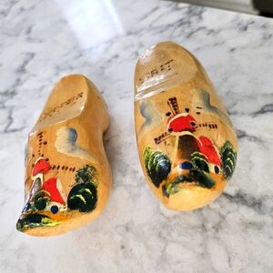 💙Vintage clog salt & pepper shakers Holland